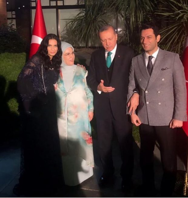 بالصور.. أردوغان يستضيف الباني وزوجها في حفل إفطار جماعي