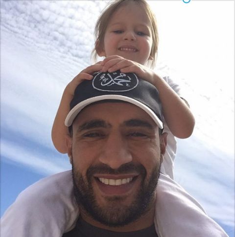 بالصورة.. “كاسكيط”ّ بدر هاري تثير الجدل