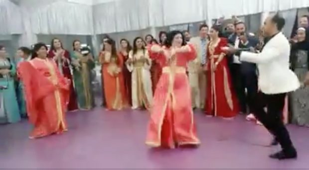 نايضة.. الحاج مغيت ورقصة “جيبو العود” (فيديو)