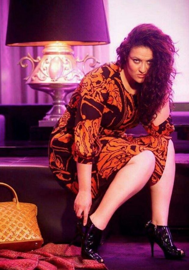 الفنانة فاطمة الزهراء بناصر.. جلسة تصوير سيكسي