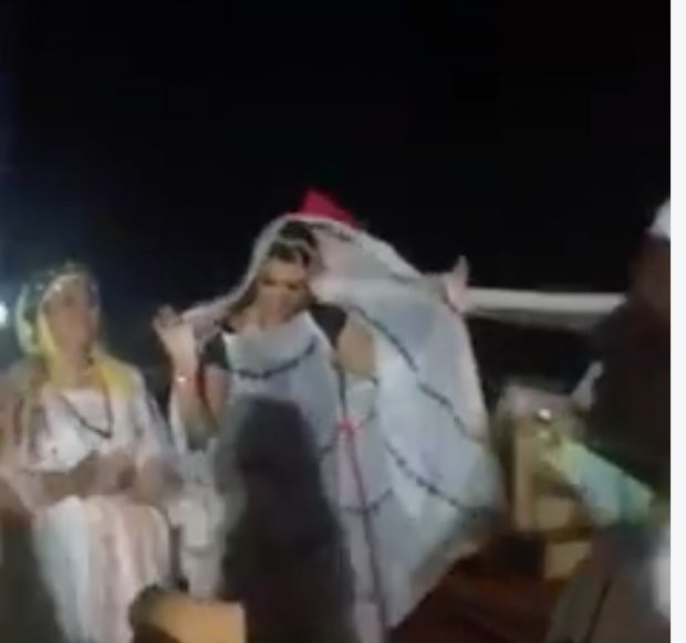 بالفيديو.. لمنور والرقصة الصحراوية