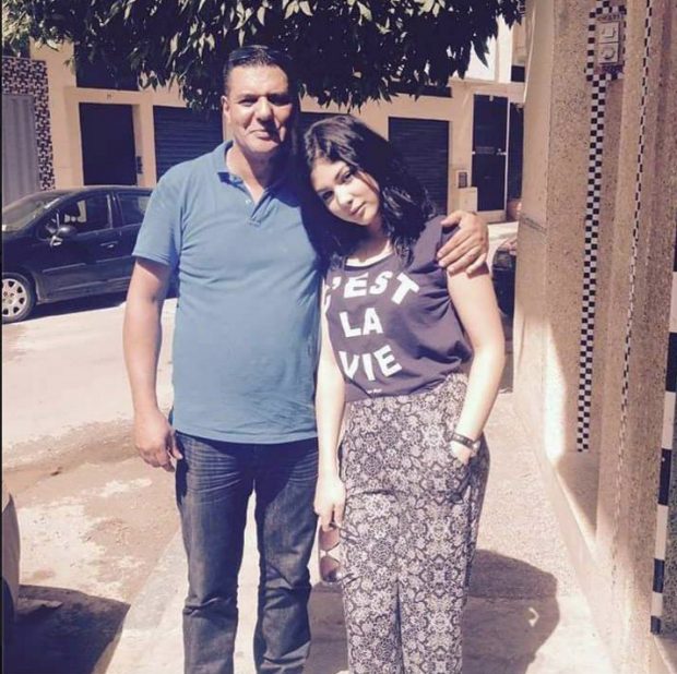 قالتها الصورة.. ابتسام تسكت مع والدها