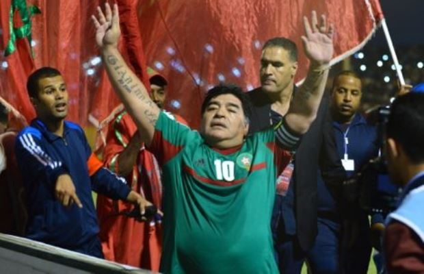 بشاااخ.. مارادونا يهنئ المنتخب الوطني