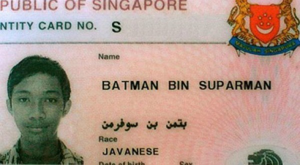 ليس فيلما بل حقيقة.. باتمان بن سوبرمان في سجن سنغافوري