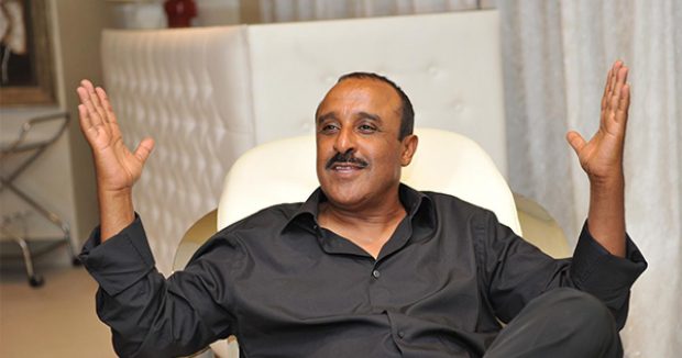بعد طنجة وفاس والداخلة.. سعيد الناصري يتحدث الإنجليزية في البيضاء