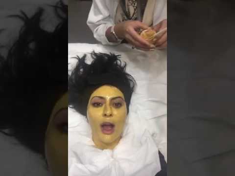 بعد حمام الحليب والعسل.. مريم حسين تضع الذهب الخالص على وجهها (فيديو)