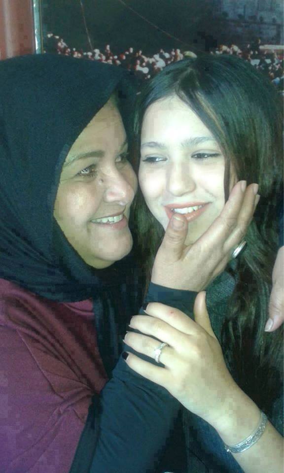 قالتها الصورة.. فاطمة وشاي رفقة ابنتها