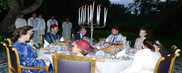 إفطار ملكي.. الملك خوان كارلوس ضيف على مائدة الملك محمد السادس وأسرته (صور)