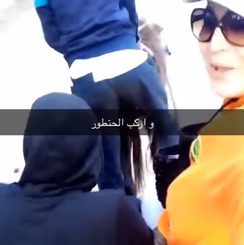 لأول مرة.. الراقصة نور تظهر مع “ابنتها” (فيديو)