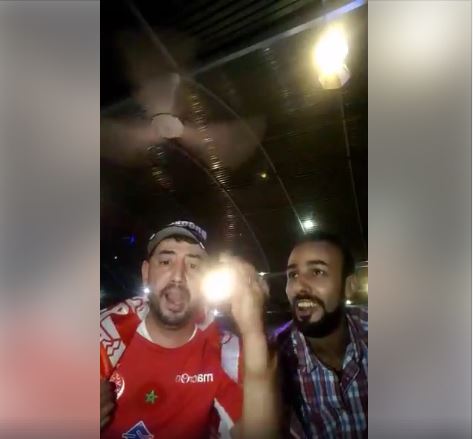 “أن هنا نحلة” عوض “أن هنا نحيا”.. طارق البخاري ما حافظش النشيد الوطني! (فيديو)