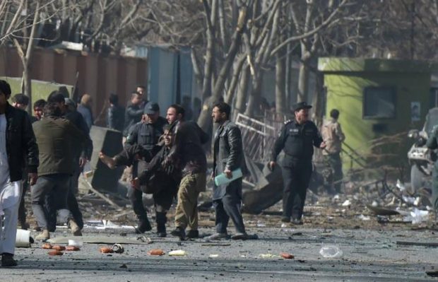 مجزرة في أفغانستان.. عشرات القتلى والجرحى بعد تفجير سيارة إسعاف