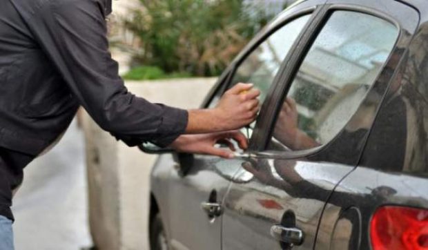 السرقة بطوموبيل “كليو”.. تدوينة على الفايس بوك تقود البوليس إلى لصوص في كازا