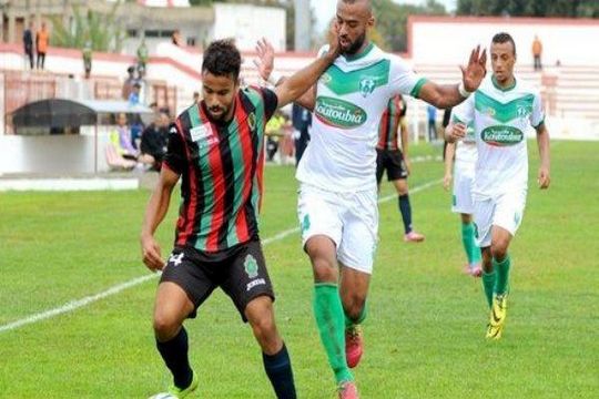 جابو ليه الورد.. لاعبو الجيش الملكي يفاجئون زميلهم المهدي برحمة