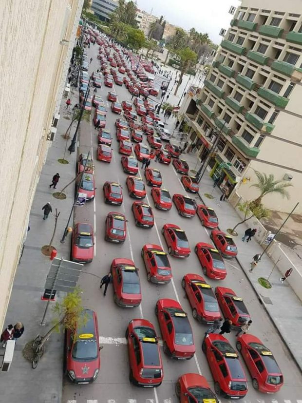 العبقرية ديال سلطات وجدة فين وصلات.. باش الطاكسيات يوقّفو الإضراب زادوا الثمن على المواطنين!!