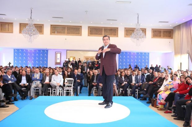 منصف بلخياط عطا نمرتو للناس.. أخنوش يتواصل مع أطره على الطريقة الأمريكية (فيديوهات)