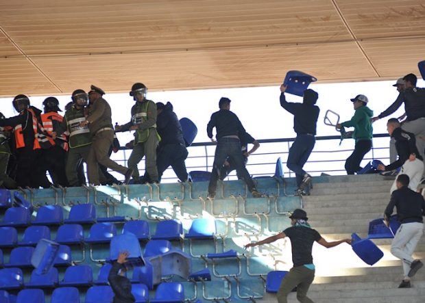 الجمهور يديرها والفرقة تخلّص.. عقوبات في حق الرجاء بعد شغب مراكش