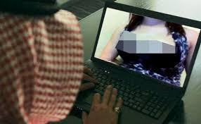 1700 سعودي طاحوا فالشبكة عام 2017.. تفاصيل حول عصابات مغربية تحترف الابتزاز الجنسي