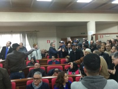 مكناس/ فاس/ تطوان/ طنجة.. الغضب يطارد العمداء!