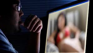 ابتز زميلته بصور حميمية.. اعتقال طالب جامعي في كازا