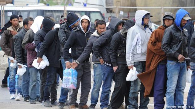 بسبب الاكتظاظ داخل مراكز الإيواء.. سلطات مليلية تستعد لترحيل 129 حراكا مغربيا