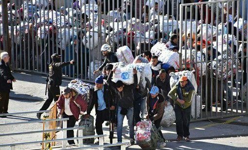 بالفيديو من باب سبتة.. البوليس الإسباني مكرفص على مغربي