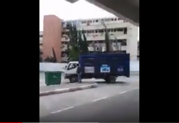 ترهيب سائق شاحنة ومنعه من توزيع مياه.. المقاطعة ولات فيها البْسالة (فيديو)