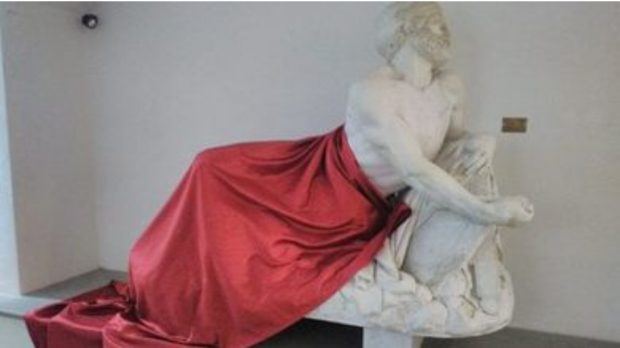 غطاو تمثال باش إصليو.. مغاربة يثيرون الجدل في إيطاليا