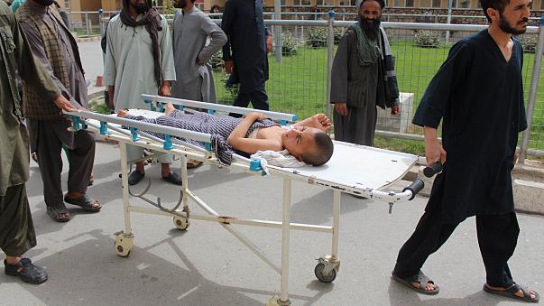 بينهم أطفال.. مقتل حوالي 100 في قصف مدرسة قرآنية في أفغانستان
