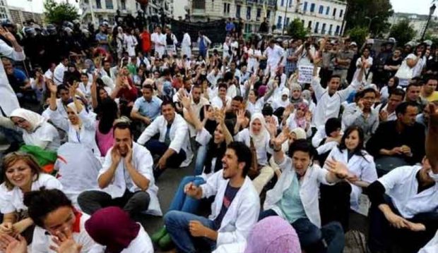 منذ دجنبر الماضي.. الأطباء في الجزائر يواصلون إضرابهم