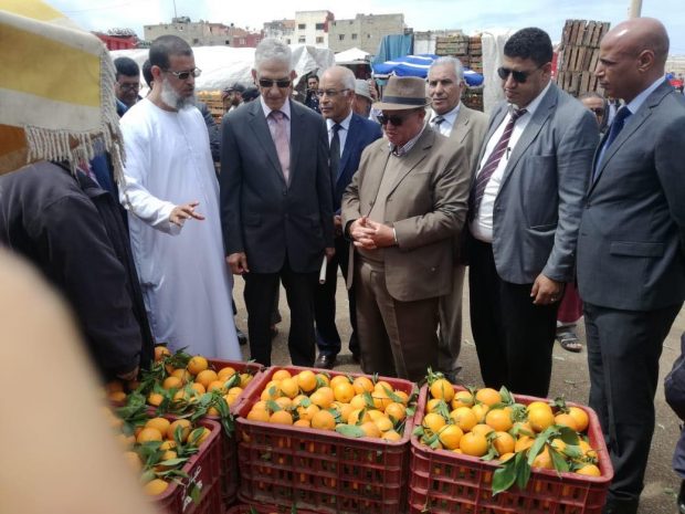 بالصور من سوق الجملة في الرباط.. الداودي خرج يراقب الأسعار براسو