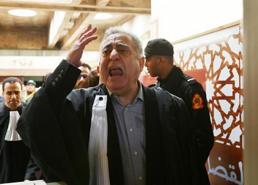 زيان يكمم أفواه الصحافيين.. يلا طرحتي سؤال راك مشري!! (فيديو)