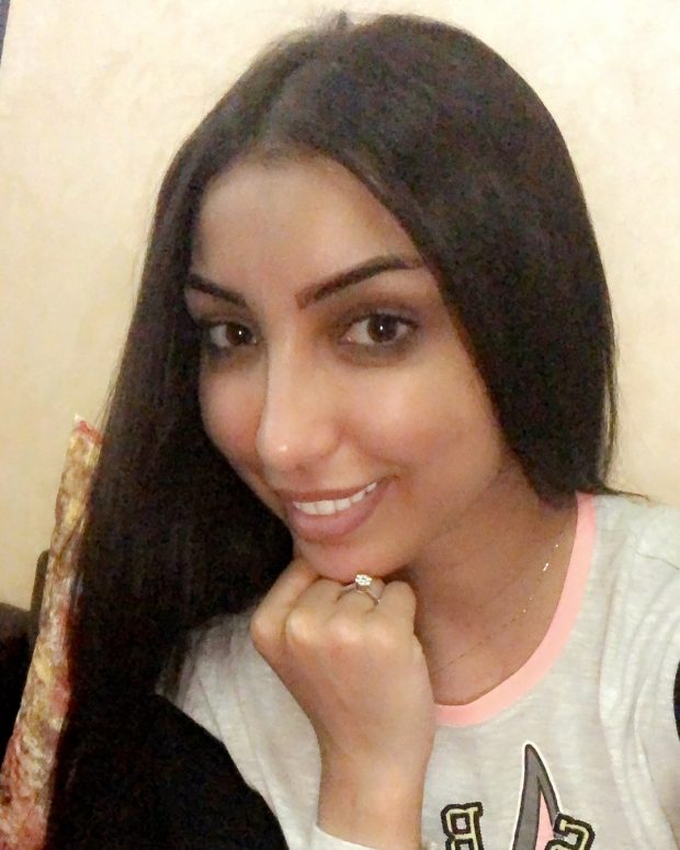مشا المكياج.. دنيا بطمة بإطلالة رمضانية (صور)