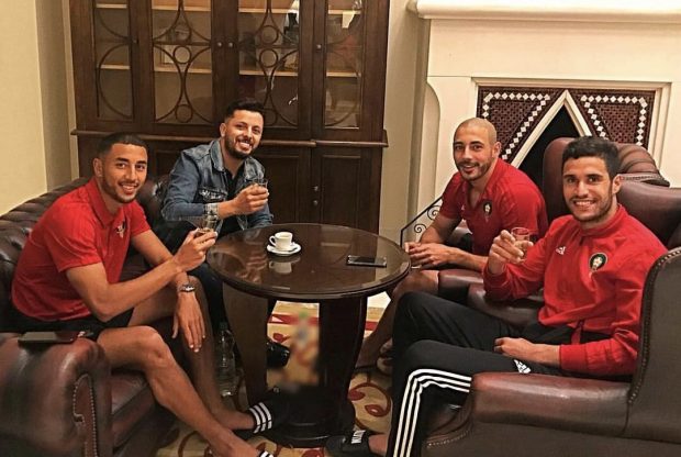 قبل المونديال.. حاتم عمور في جليسة مع الأسود