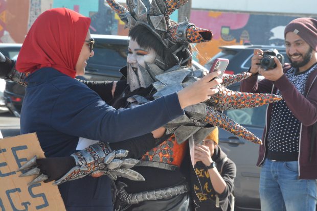 بالصور والفيديو من كازا.. الأحضان بالمجان