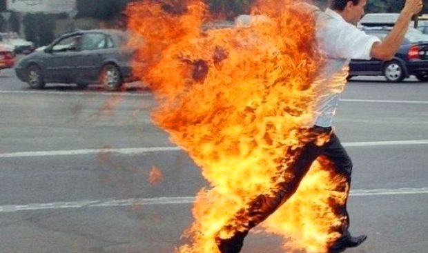“باغي نموت هنا”.. مستشار جماعي بغا يحرق راسو في الجديدة! (فيديو)