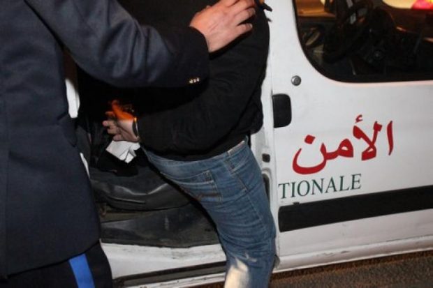 اللي باغي يخدم فالبوليس يحضي من النصابة.. اعتقال حلاق في مرتيل!