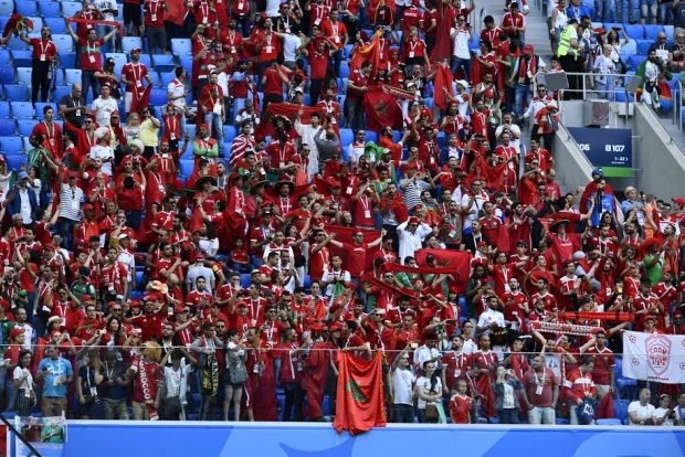 رغم الهزيمة.. الجمهور المغربي شجع الأسود حتى آخر دقيقة (صور)