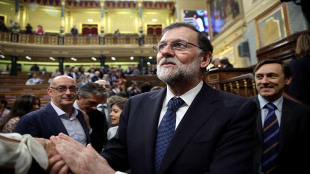 البرلمان يحجب الثقة عن حكومة راخوي.. نايضة في إسبانيا