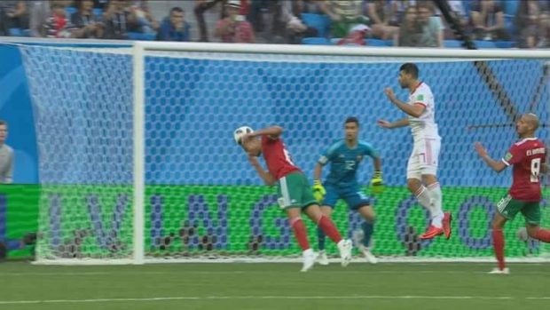 لاعب دولي وصحيفة.. بنعطية في مرمى انتقادات الطاليان