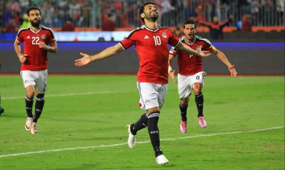 عطاه جائزة.. محمد صلاح في ضيافة رئيس الشيشان