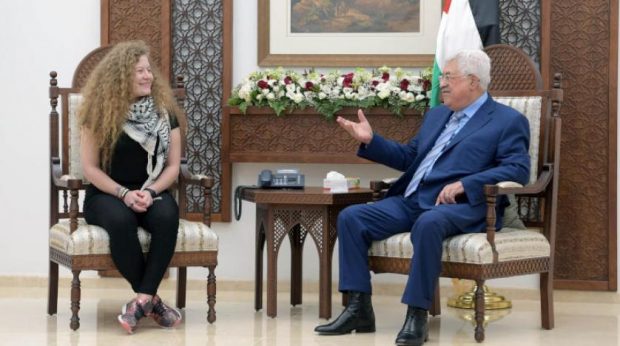 فرحان بيها.. الرئيس الفلسطيني يستقبل عهد التميمي (فيديو)