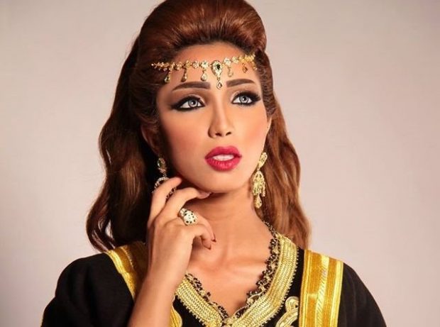 تميتار.. دنيا بطمة بقفطان مزين بالألوان الأمازيغية