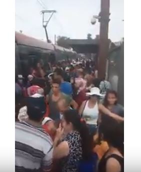 بالفيديو.. ركاب ترامواي كازا قتلهم الصهد والزحام