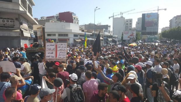 بالصور والفيديو من كازا.. نعوش في مسيرة التضامن مع معتقلي الريف