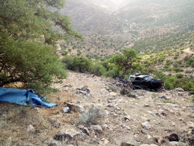 بالصور من ضواحي سيدي إفني.. مقتل 3 أشخاص في انزلاق سيارة من أعلى قمة جبلية