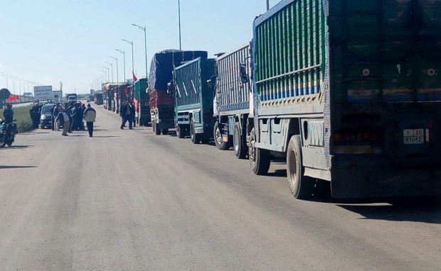 إضرابات بالجملة لأرباب الشاحنات والطاكسيات.. نايضة فقطاع النقل بسبب الغازوال