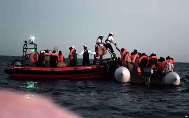 سواحل بوجدور.. اعتقال 24 مهاجرا سريا مغربيا