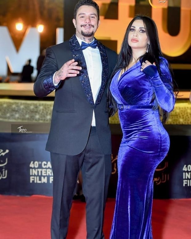 دائما بالقبل.. أحمد الفيشاوي وزوجته يعودان إلى خلق الجدل! (صور وفيديو)