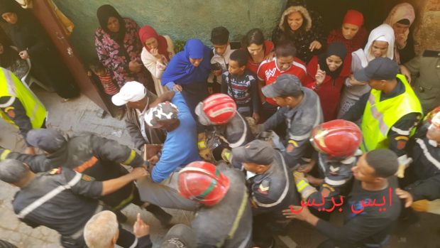 البحث جار عن أخرى.. استخراج جثة امرأة من تحت أنقاض المنزلين المنهارين في كازا