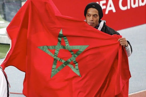 بمشاركة رونالدينيو وريفالدو وزامبروطا وغيرهم.. مباراة استعراضية في العيون